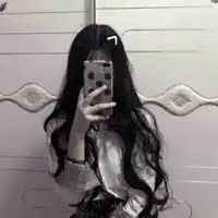 用手机挡住脸的照片女生头像不加滤镜霸气手机遮脸女生头像