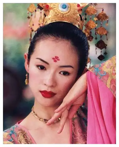 章子怡17岁多撩人大学时旧照曝光,网友这才是真的玉女