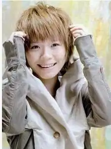 头发染成亚麻色会显得人很白么