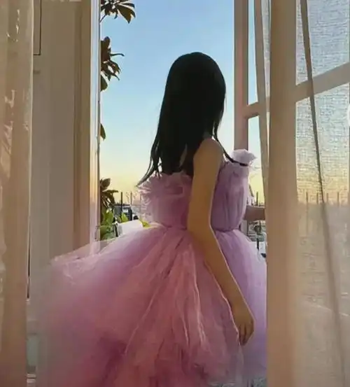 李湘女儿近照曝光引围观,14岁王诗龄又瘦又美,成熟中带一点性感