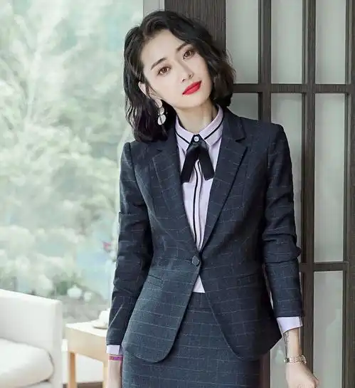 女性如何挑选职业装,看起来既优雅又有品味,更显时尚气质