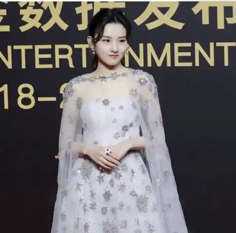 宋祖儿才是真正的仙女,穿搭完全就是教科书,包臀裙纱裙美翻了