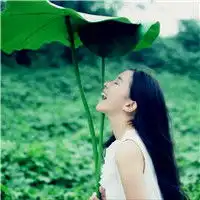 绿色森系凸显清新灵动的气质,森系女生头像