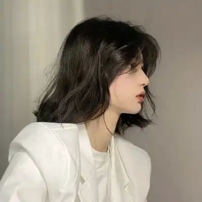 女生头像深思熟虑