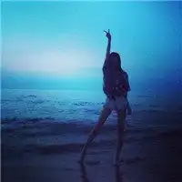 女生头像海边背影意境夕阳大海边的意境女生好美好美