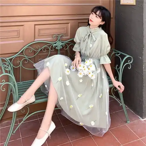 哇塞美女穿上裙子真的是仙气飘飘真的是太好看了