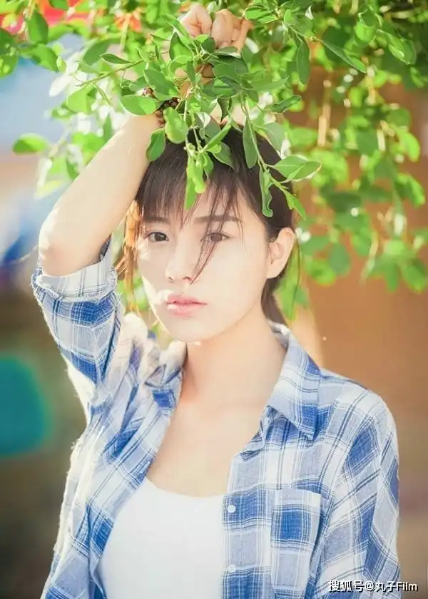 性感美女时尚写真清纯甜美笑容唯美少女逆光摄影,可爱迷人