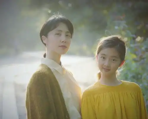 黄磊女儿14岁生日,多多化淡妆涂红唇出境,美得像是18岁