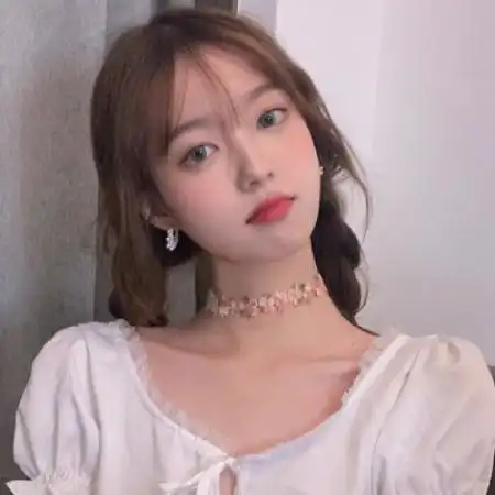 好看的女生头像真人表情有点可爱又有点冷酷的