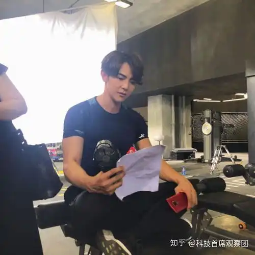 破壁男神汪东城杀青在即大秀肌肉不忘暗秀新宠美图t9新机