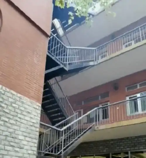 北京一私立学校17岁女生坠亡,读高三前曾说想转校