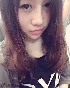 20岁网络女主播月入10万丰胸私照曝光