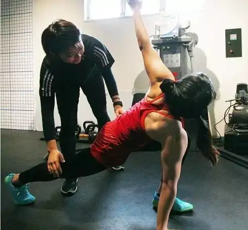 当日本这个最萌筋肉少女晒出肌肉,狂到让男生都膜拜你看了还想保护她吗