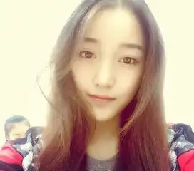 18岁中戏美女学霸清纯可人爆红网络