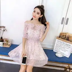 街拍美女穿上连衣裙,美丽又减龄,穿上真的很洋气