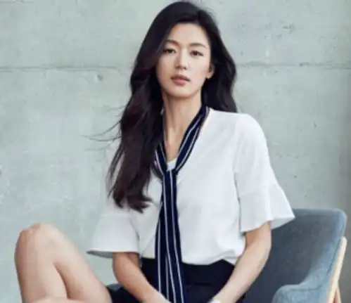 韩国气质美女代表全智贤李圣经,穿衣优雅又大方,女神范十足
