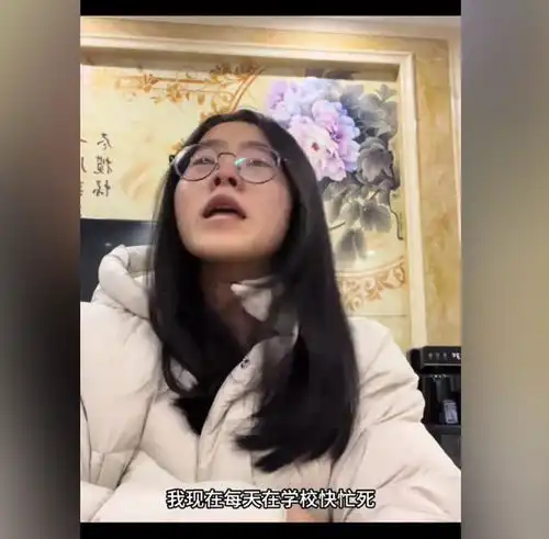 中式父母女研究生回家过年,父亲嫌她不挣钱,凌晨被薅起来挨骂