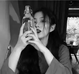 最美的句子偶尔对自己好些,偷个小懒,抽点小疯,花点小钱