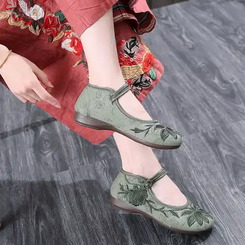女式中老年女士老北京布鞋女正品绣花鞋休闲女鞋平底软底妈妈鞋子