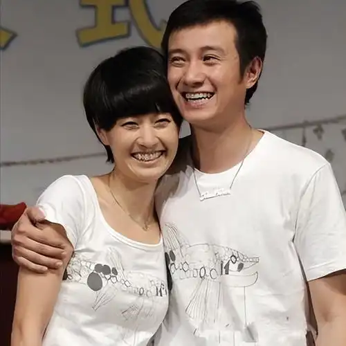 马伊琍女儿父亲节晒照,与爸爸文章罕见同框,父女歪头卖萌超有爱