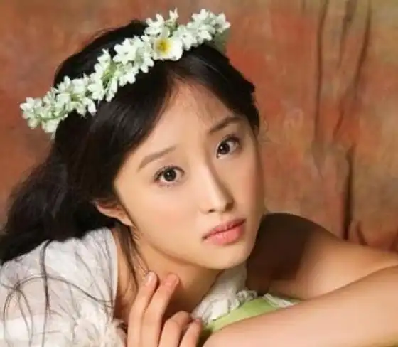 她演丑女红极一时,因泄密被张艺谋辞退,如今落魄整容无人识
