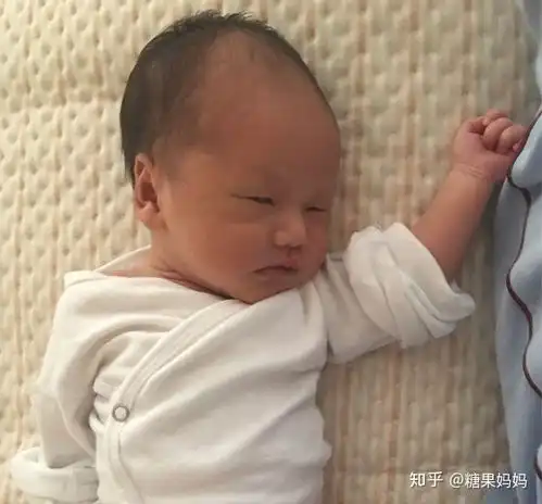 女孩出生时这三个部位长得好,小时候多丑都不怕