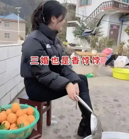 三婚女子风韵不减当年,三男子争相求婚,村民比头婚还抢手