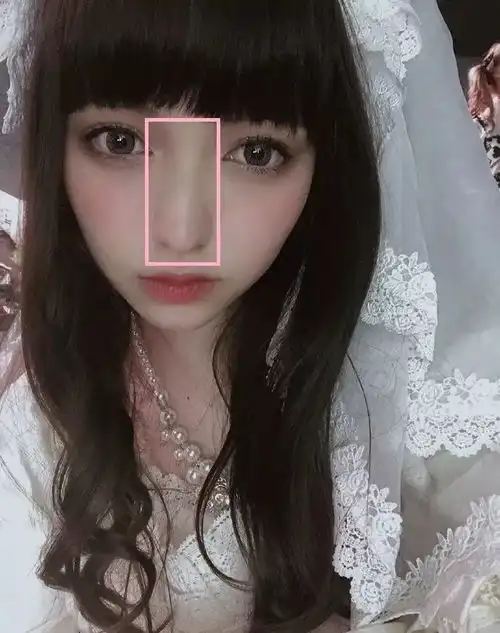 日本爆红的洛丽塔美少女,真人版混血芭比,靠漫画眼成新晋宅男女神