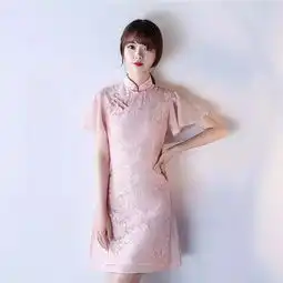 比旗袍女人的年龄更重要的是