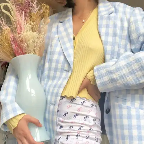 别再穿一身黑了春天最火的初恋色简直美哭