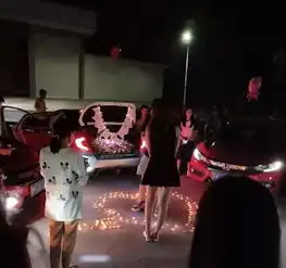 化州一男子开30台小车求婚,没想到美女竟