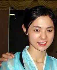 实拍清新自然的朝鲜姑娘