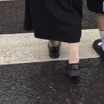 陈涵被人放在心尖上的女孩大概情侣头像我要个性网