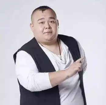 太逗了杨鹤通在线吐槽张云雷,却反遭他调侃