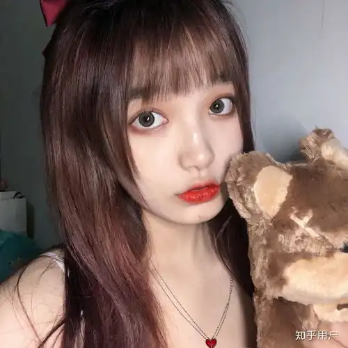 想问问大家的美瞳都是在哪里买的呀