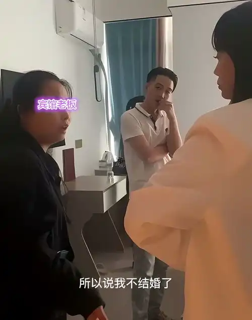 重庆男子婚内出轨被妻子抓住,原配更漂亮,网友男子没眼光