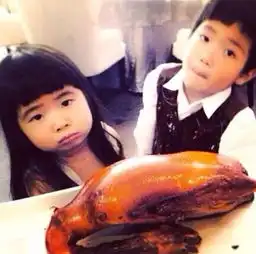 王祖蓝夫妇十指紧扣现身机场盘点最萌身高差明星夫妻