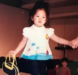 欧阳娜娜童年走秀照曝光,女神范十足网友优秀来自童年啊