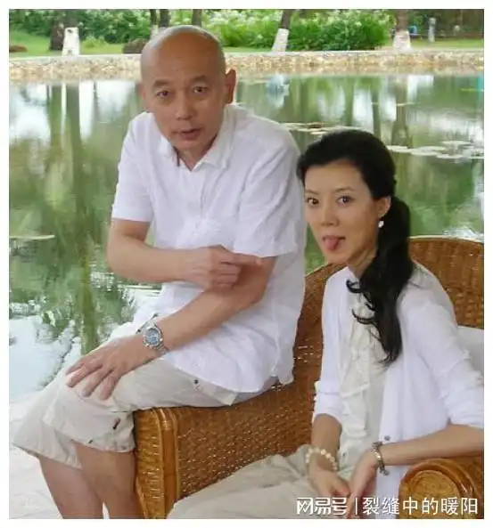 车晓隐藏38年的父亲,原来就是亮剑里的他,难怪不愿公开