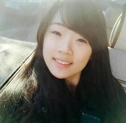 张凯丽18岁女儿近照曝光单眼皮显清纯甜美