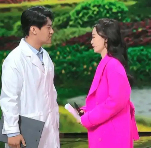 春晚最惊艳女星李思思丝绒天鹅颈,李宇春性感,伊丽媛华贵雍容