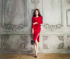 冷艳柔媚的气质美女,鲜艳红裙显高贵典雅,明艳妩媚气场十足