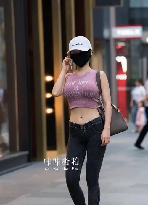 白皙长腿美女来逛街,白背心短裤,图3小姐姐仙气十足