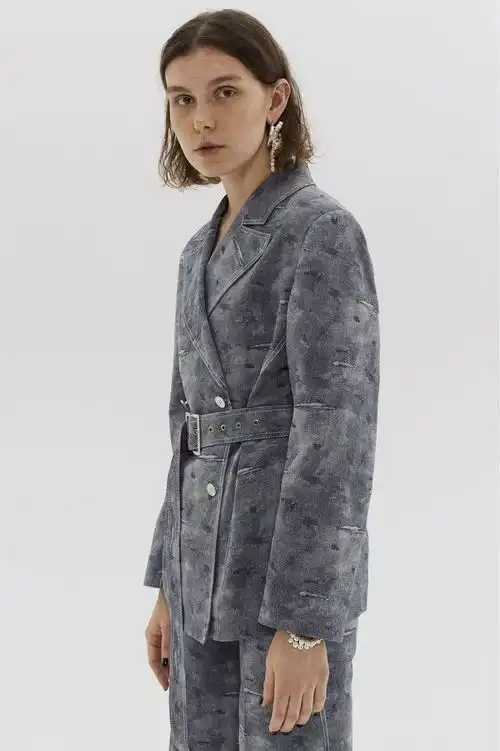 如何诠释中性风的高级感乌克兰概念女装品牌来告诉你