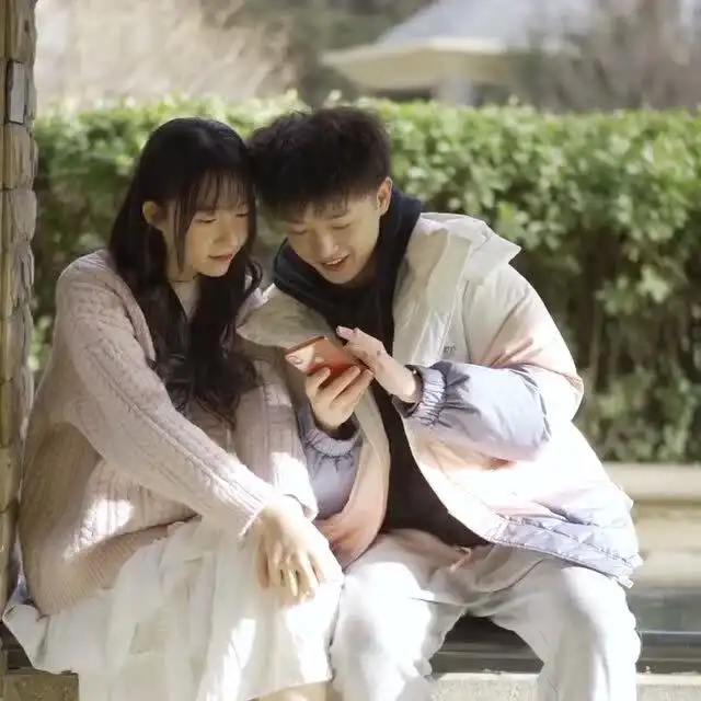 敏感的小女孩和不注重细节的小男孩迟早会分开.