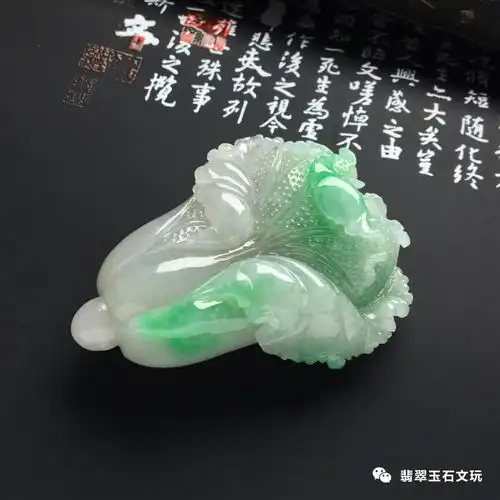 别再买错了最适合女人佩戴的3件翡翠首饰,戴对了百搭又招财