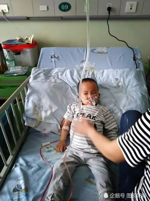 男娃咳嗽查出罕见重病陷昏迷,父母绝望准备带他回家,孩子醒了