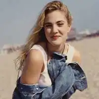 微信图片美女侧面幸福的