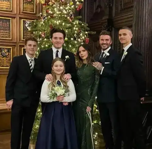 贝克汉姆儿子大婚,贝嫂当婆婆穿吊带裙身材极好,抢了儿媳风头