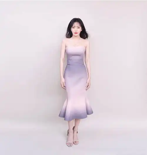 秦岚越来越会穿一袭渐变礼裙优雅又气质,仍是梦中白月光